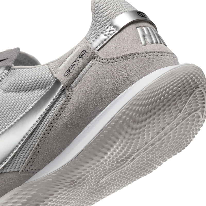 Load image into Gallery viewer, Nike Streetgato Indoor Soccer Futsal Shoes Silver
