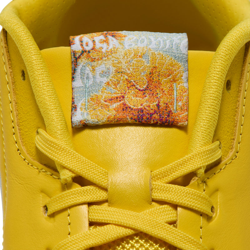 Load image into Gallery viewer, Nike Tiempo Streetgato Indoor/Court Low-Top Soccer Shoes

