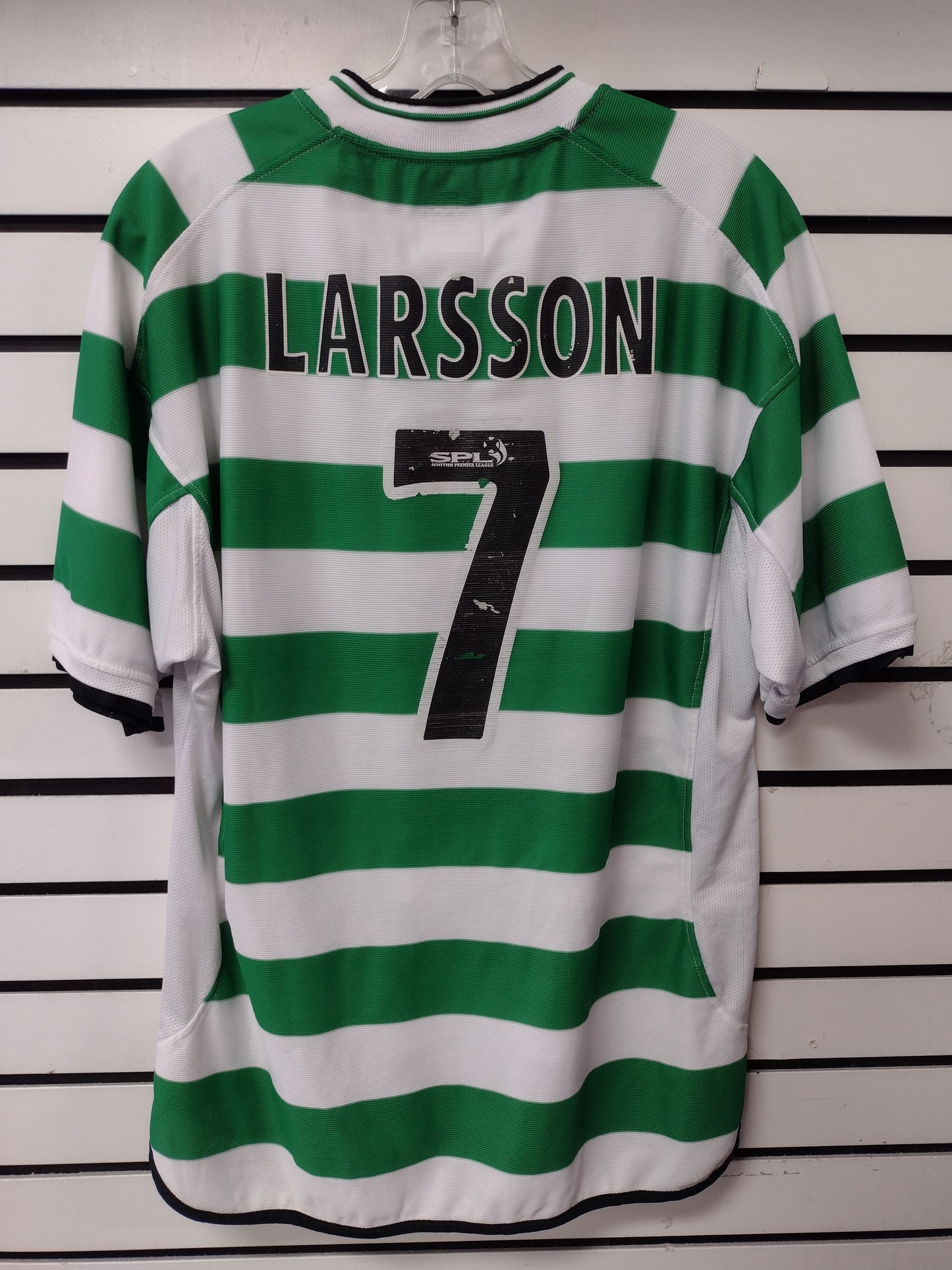 Umbro Celtic Larsson #7 Mens Large Jersey  *** this is a vintage used jersey***