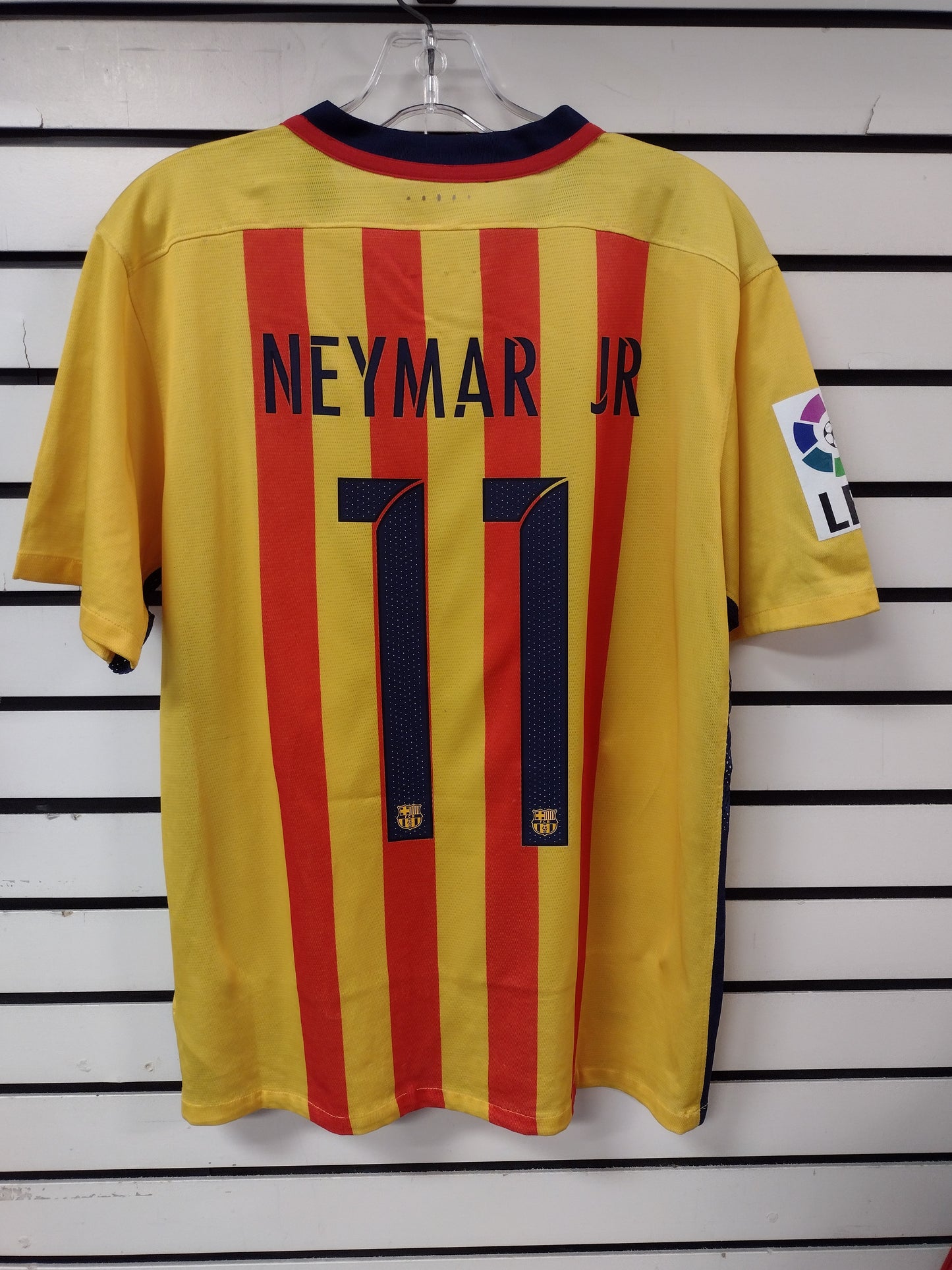 2015 FC Barcelona Men's Medium Neymar JR #11 Jersey ** this is a vintage used jersey**