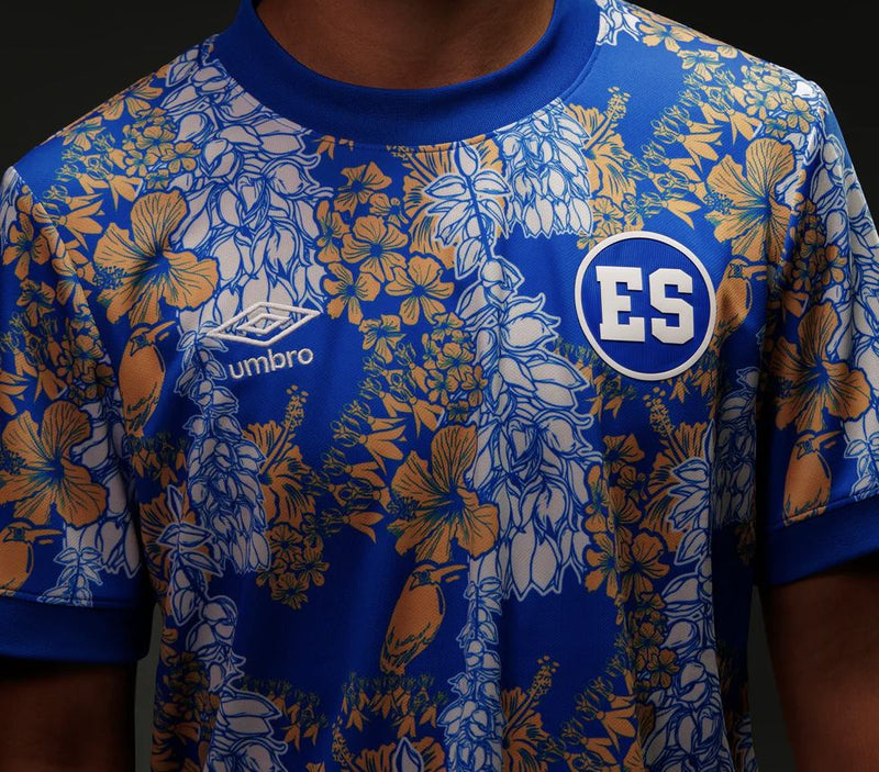 Load image into Gallery viewer, Men's Umbro El Salvador Pre-Match Jersey 2025/26
