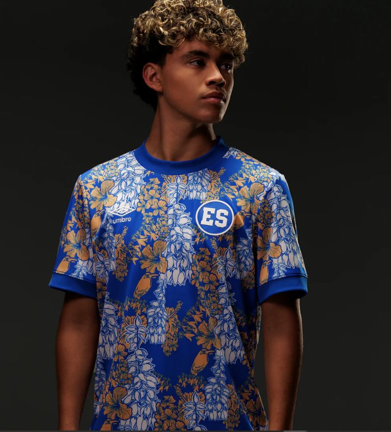 Load image into Gallery viewer, Men's Umbro El Salvador Pre-Match Jersey 2025/26
