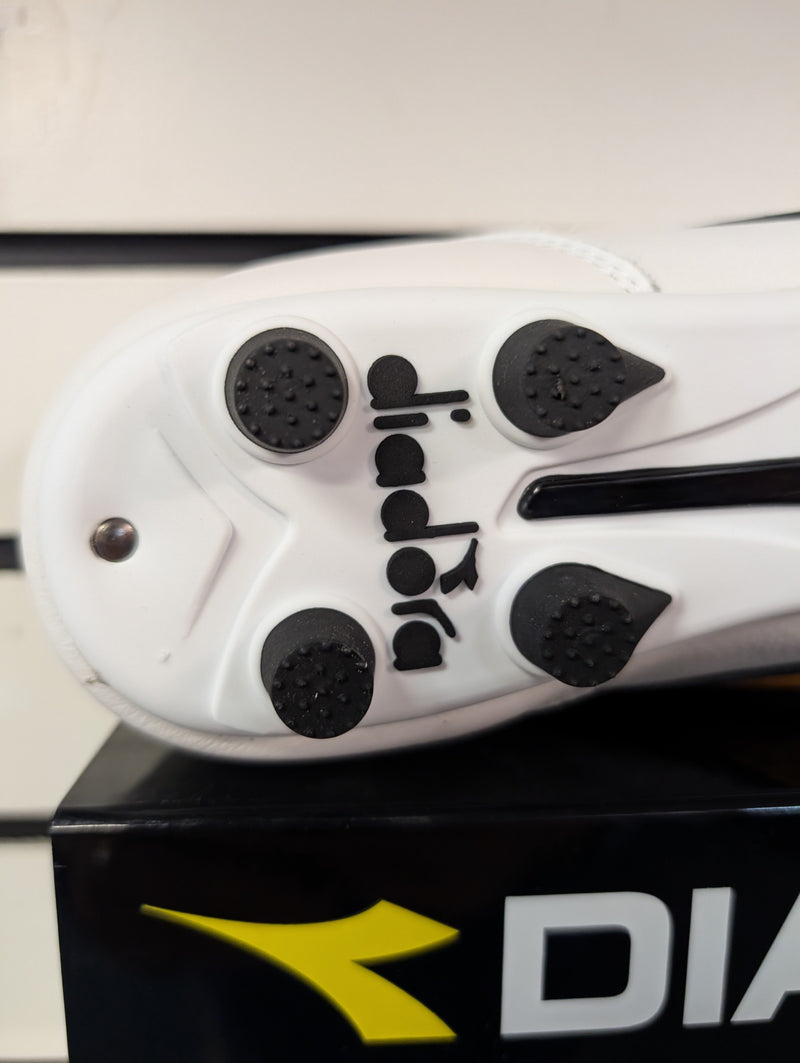 Load image into Gallery viewer, Diadora Brasil LT+ MDPU White Gold Soccer Cleats
