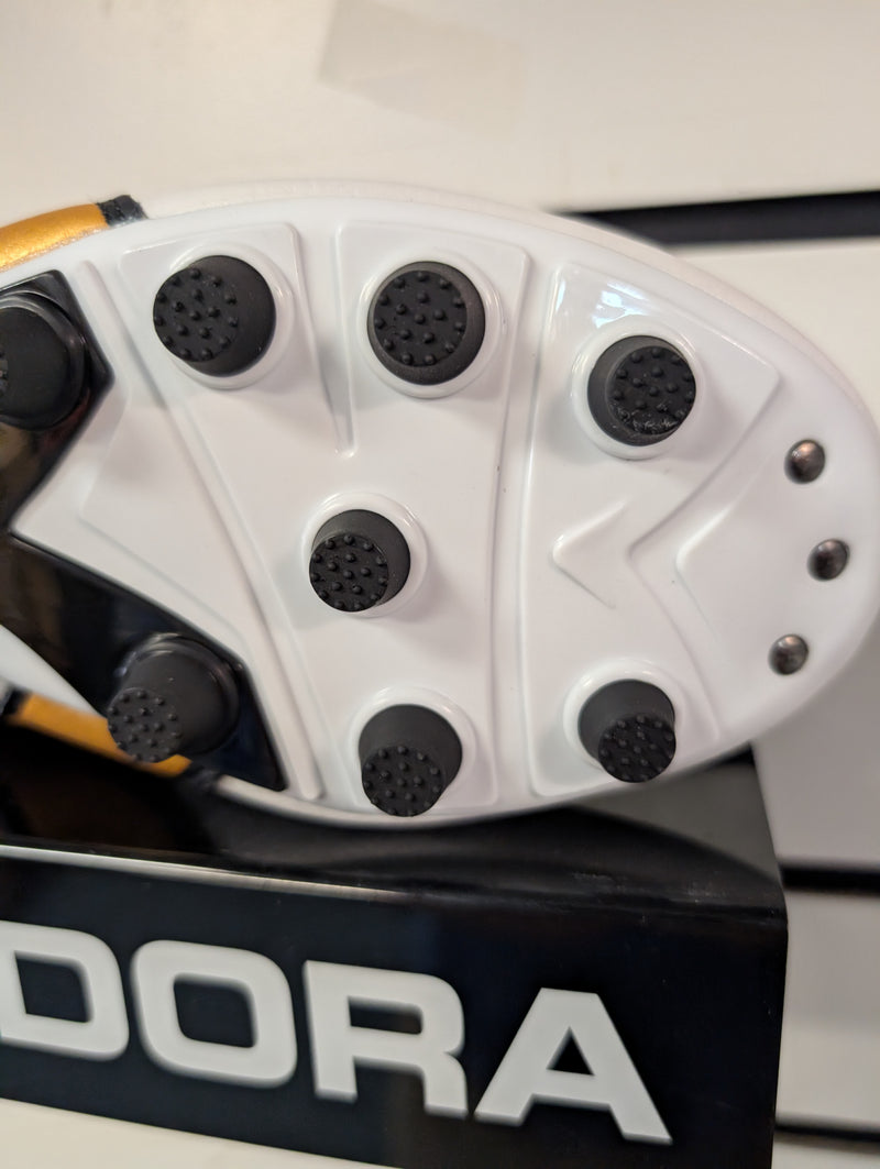 Load image into Gallery viewer, Diadora Brasil LT+ MDPU White Gold Soccer Cleats
