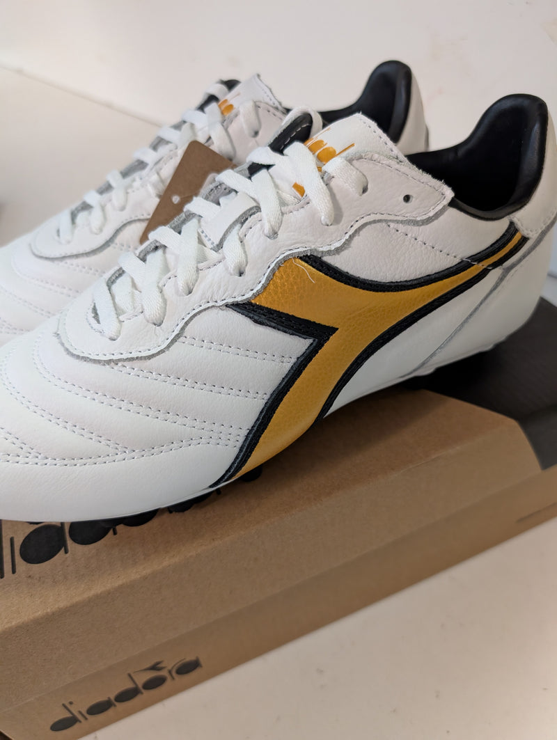 Load image into Gallery viewer, Diadora Brasil LT+ MDPU White Gold Soccer Cleats
