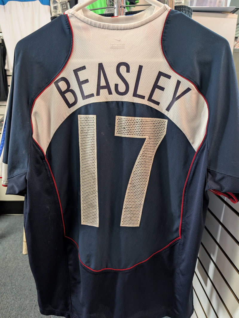 Load image into Gallery viewer, 2004 Nike T90 USA Away  Beasley #17 Jersey  ***VINTAGE USED JERSEY*****
