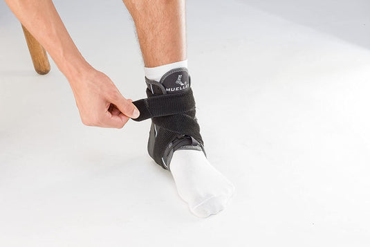 Mueller Sports Medicine HG80 Premium Soft Ankle Brace