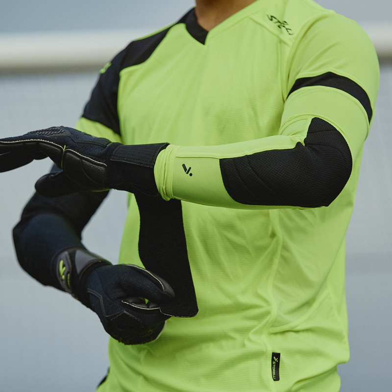 Load image into Gallery viewer, Storelli ExoShield Gladiator Goalkeeper GK Jersey Strike/Black
